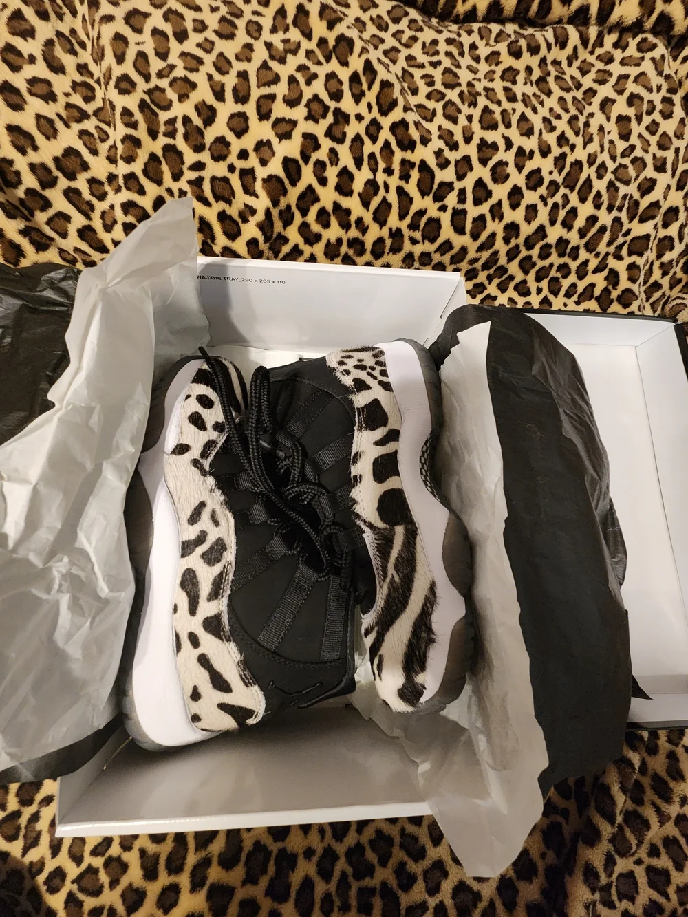 Womens Jordan 11 Retros Size 6. Never Worn